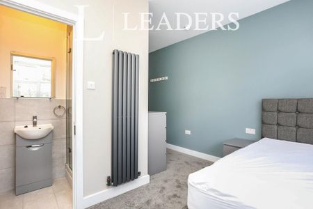 1 bedroom in a house share to rent - Photo 5