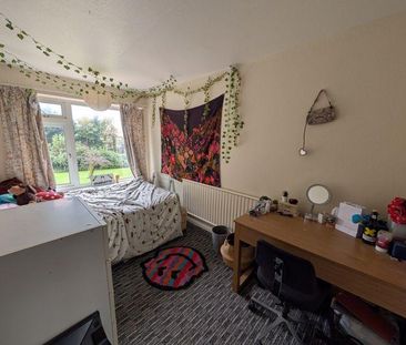 4 bedroom semi-detached house to rent - Photo 5