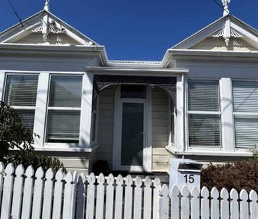 Modern in Mornington - Photo 1