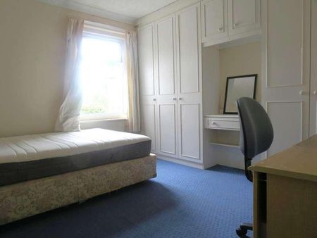 Bedroom Semi Detached House In Winton, BH9 - Photo 5