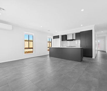 Spacious Family Living in the Heart of Strathtulloh - Photo 4