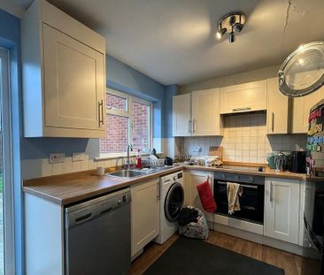 3 bedroom semi-detached house to rent - Photo 6
