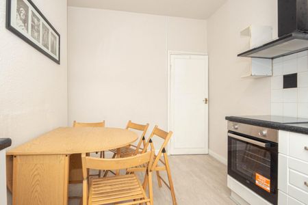 2 bedroom Flat To Let Total Size: 1033 SQ FT - Photo 5