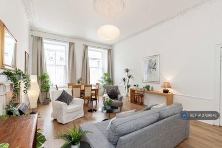 3 bedroom flat to rent - Photo 4