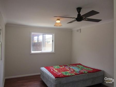 3 Bedroom House with 1 Bedroom Granny Flat - Photo 2