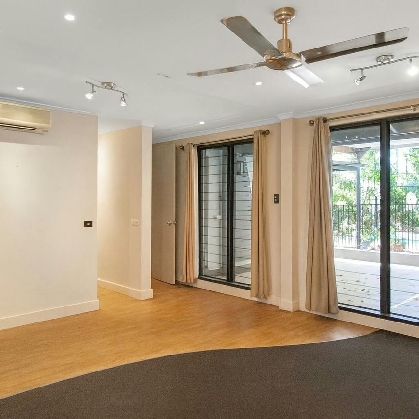 PERFECT HOUSE IN GREAT LOCATION - Photo 1