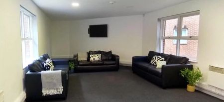 Extra Large Highest Double Ensuite - Photo 2