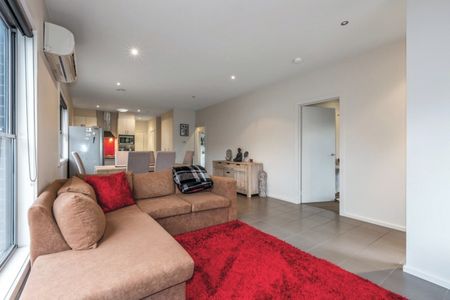 NEAT 3 BEDROOM TOWNHOUSE - Photo 2