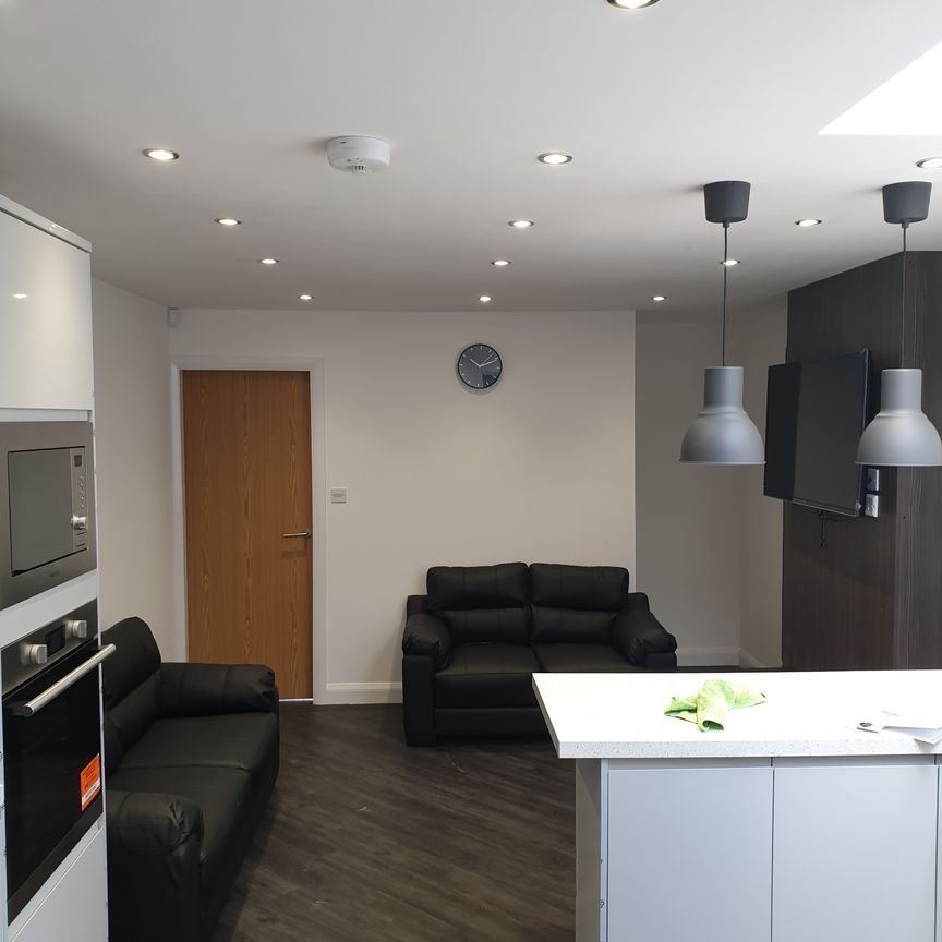 5 Bedroom House To Rent - Photo 1