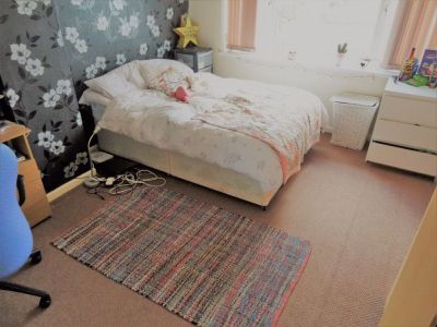 4 bedroom House in St Annes Road, Leeds - Photo 4