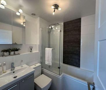 Padbury Close, Bedfont, Feltham, TW14 - Photo 2