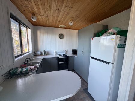 Fully Furnished Coastal Retreat in Primrose Sands - Photo 4