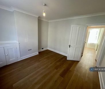 2 bedroom end of terrace house to rent - Photo 6
