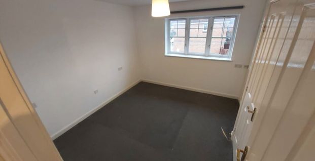 The Gardens, Middleton, Leeds, LS10 4UG - Photo 1