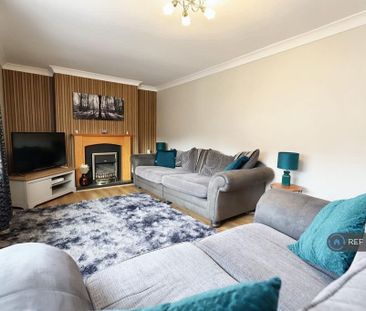 3 bedroom maisonette to rent - Photo 2