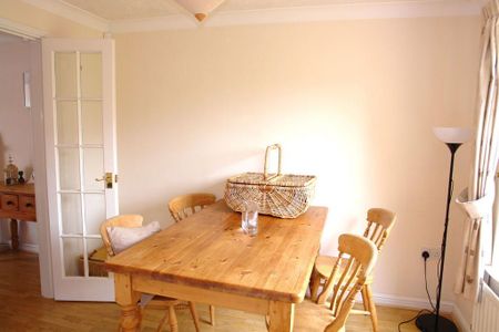 3 bedroom detached house to rent - Photo 2