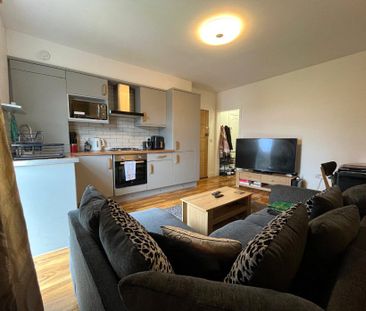 Queens Road, Aldershot, Hampshire, GU11 - Photo 2