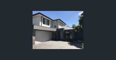 STUNNING 3 BEDROOM TOWNHOUSE - Photo 4