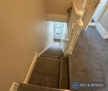 3 bedroom flat to rent - Photo 2