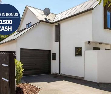 Three Bedroom Townhouse in Prime location! - Photo 4