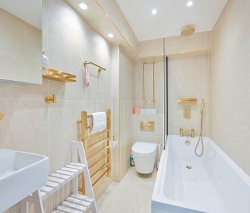 3 bedroom flat to rent - Photo 3