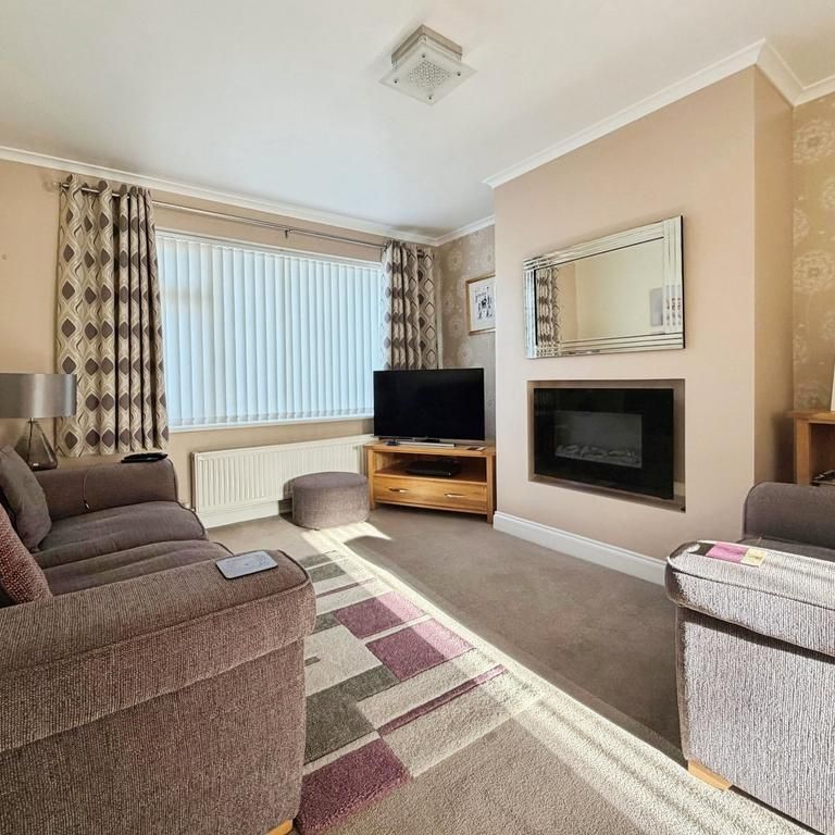 3 bedroom semi-detached house to rent - Photo 1