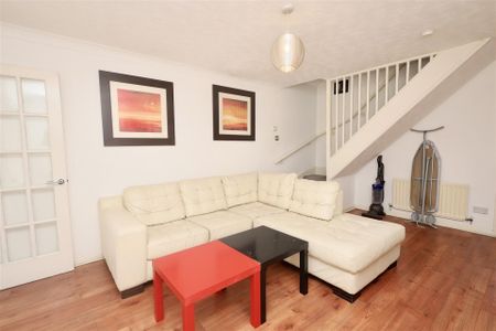 2 bedroom Student Flat to rent in Wallace Street, Newcastle Upon Tyne - Photo 4