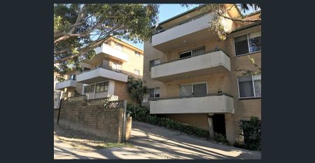 Sunny 2 bed Beachside Apartment - Photo 2