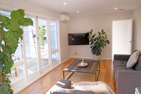 Family home in Glen Innes - Photo 2