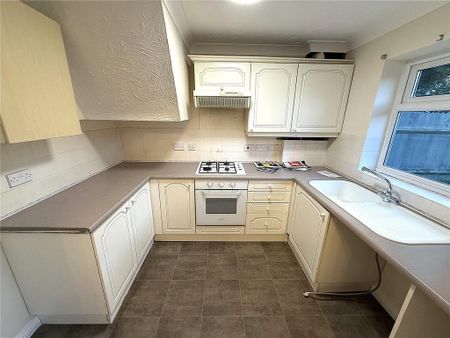 3 bedroom semi-detached house to rent - Photo 5