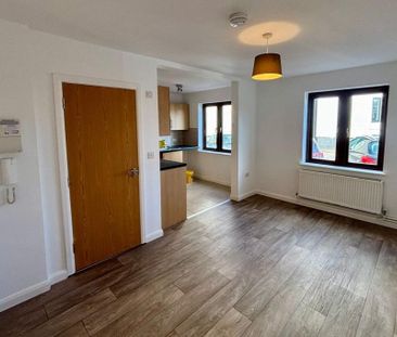 Studio to rent - Photo 2