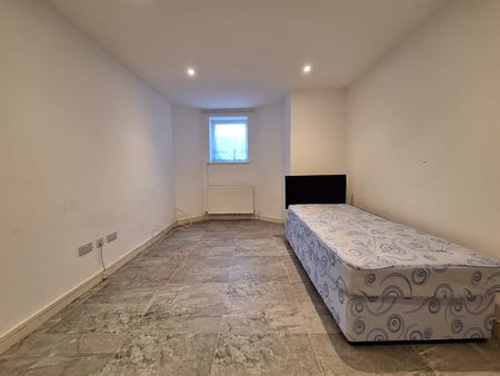 Heath Road, Thornton Heath CR7, London - Photo 2