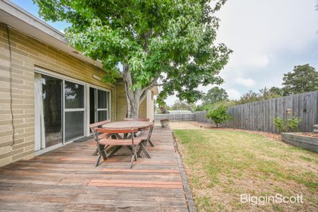 Charming Family Home with Versatile Living - Photo 5