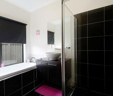 10 Albatross Drive, Pakenham VIC 3810 - House For Rent | Domain - Photo 6