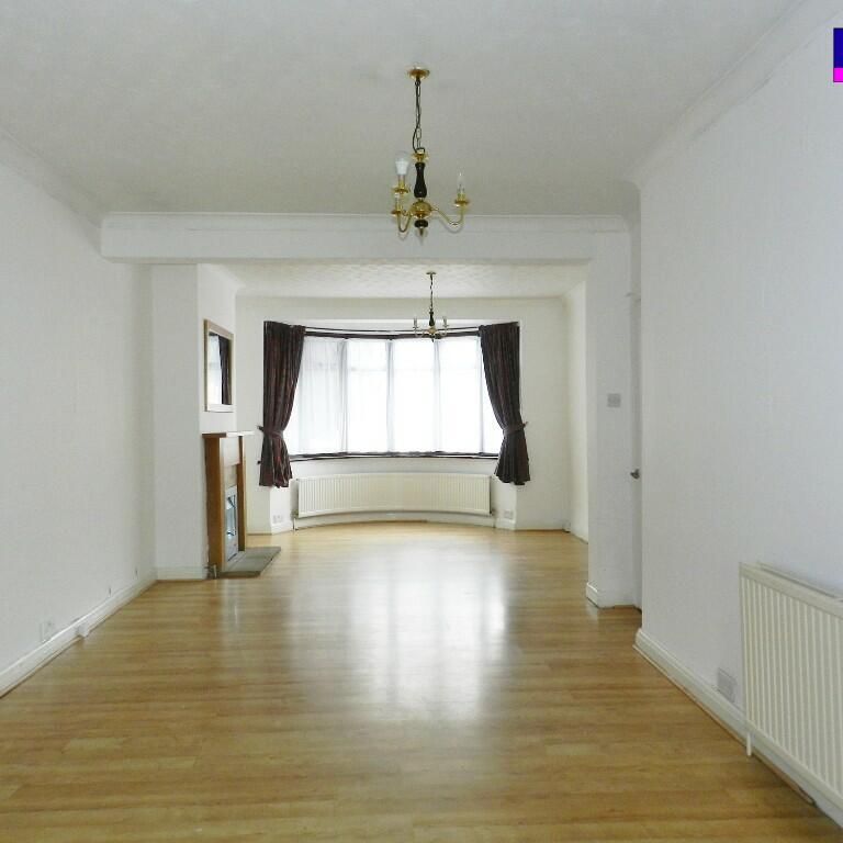 4 bedroom terraced house to rent - Photo 1