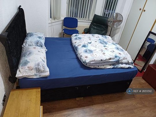 1 bedroom in a house share to rent - Photo 1