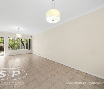 Private Three Bedroom Townhouse - 1 Week FREE Rent - Photo 3