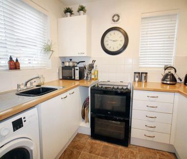 2 bedroom detached house to rent - Photo 3