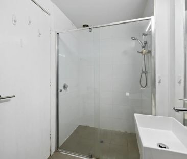 Stylish Apartment on the Edge of Thornbury - Photo 5