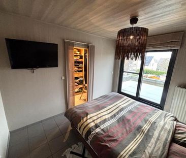 Zeer verzorgde woning met 2 slaapkamers, ruime garage en aangelegd ... - Photo 2