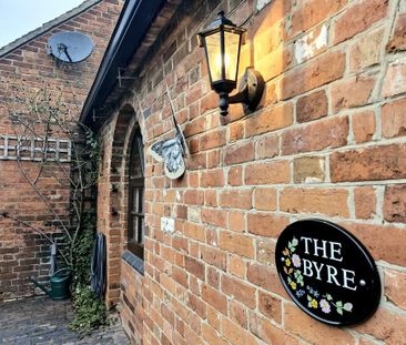 1 bedroom barn conversion to rent - Photo 1