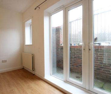 studio to rent Home Farm House, 46 Springfield Road, Horsham, RH12 - Photo 3