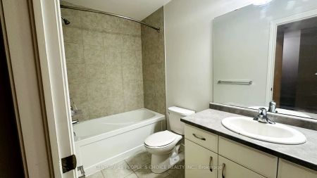 Condo Townhouse For Lease | X8458882 - Photo 3