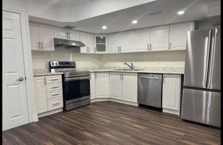 For Lease - 52 Hopper Lane, Newmarket, Ontario - Photo 2