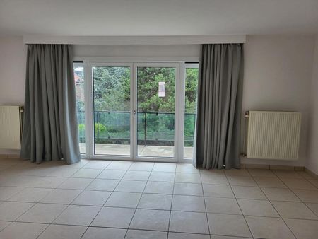 Appartement met twee ruime kamers garage en terras. - Photo 3