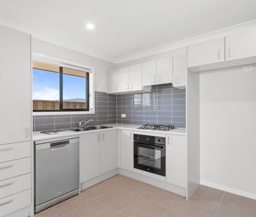 Near new modern 2 Bedroom unit - Photo 5