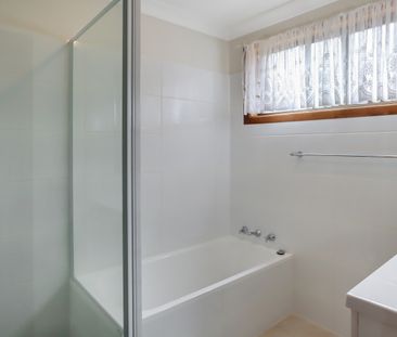 Spacious Two Bedroom Villa with Loads of Extras - Photo 4