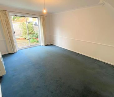 Old School Place, Surrey - 2 bedrooms Property for lettings - Seymours - Photo 1