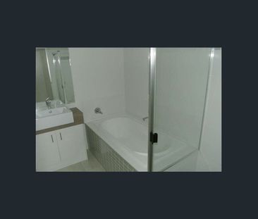 Well-designed home in an ideal location - Photo 5