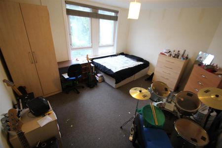 4 bedroom terraced house to rent - Photo 3